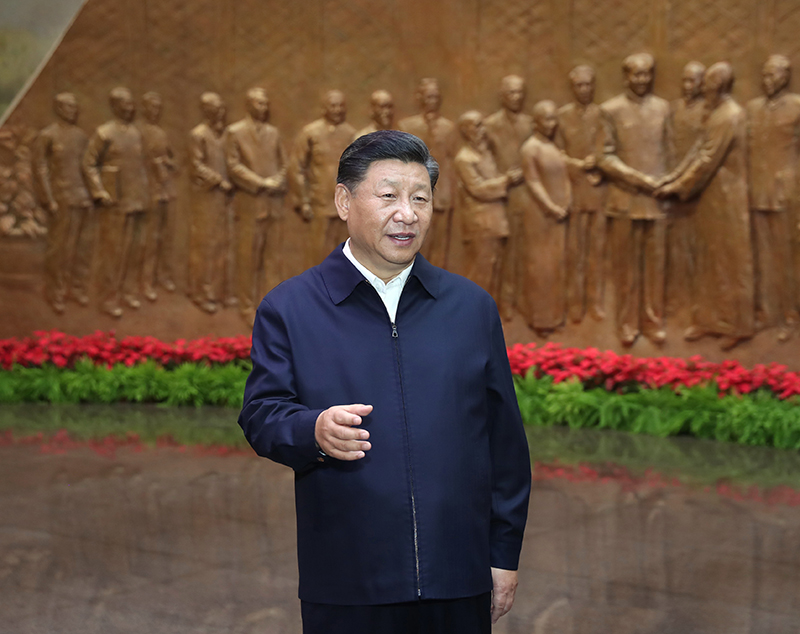 9月12日，，，中共中央总书记、国家主席、中央军委主席习近平视察中共中央北京香山革命纪念地。。。。。。这是习近平在香山革命纪念馆旅行《为新中国涤讪》主题展览，，，并揭晓主要讲话。。。。。。